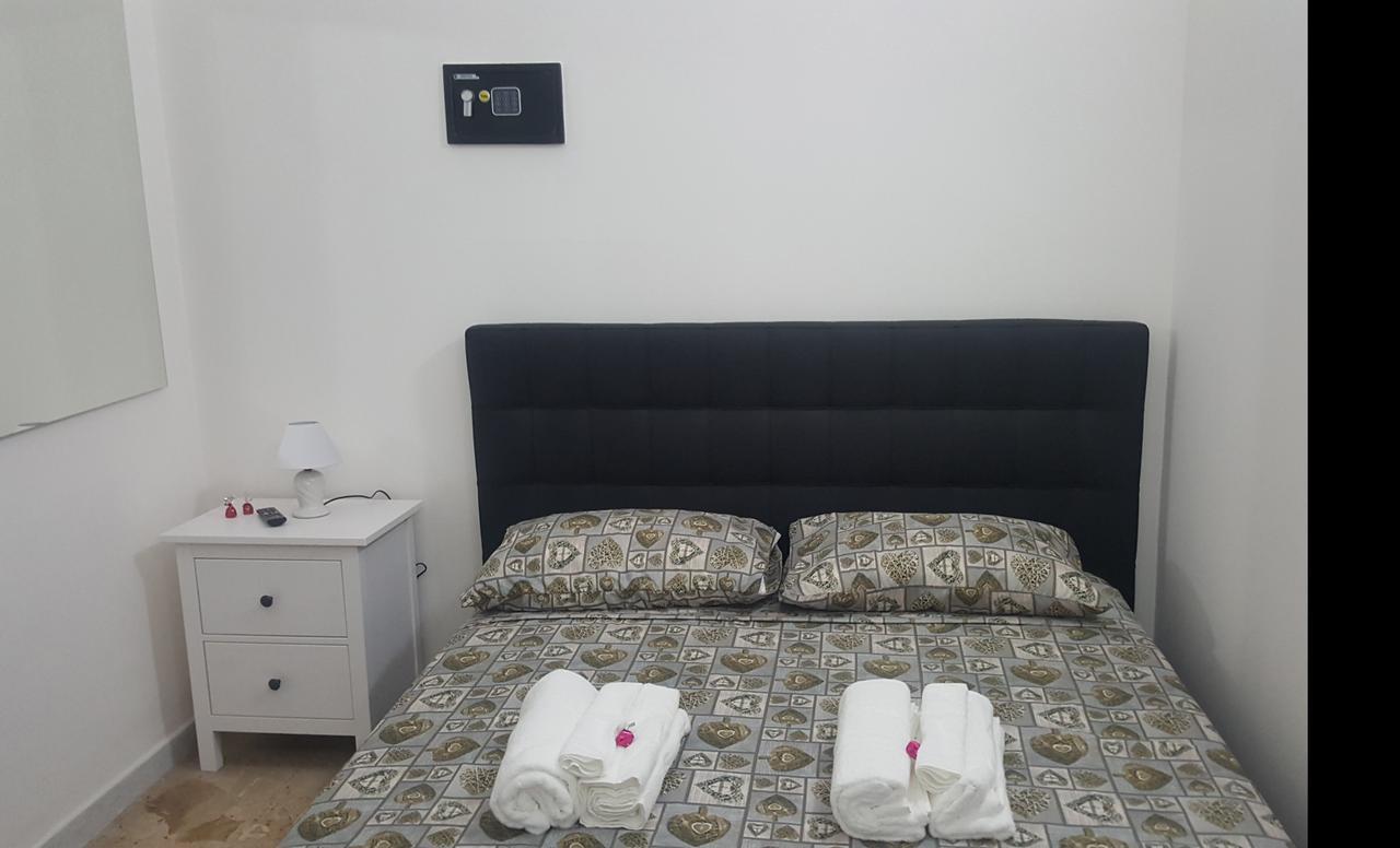 Exclusive House Center Apartman Catania-Fontanarossai nemzetközi repülőtér Kültér fotó