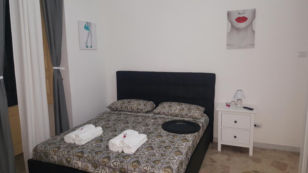Exclusive House Center Apartman Catania-Fontanarossai nemzetközi repülőtér Kültér fotó