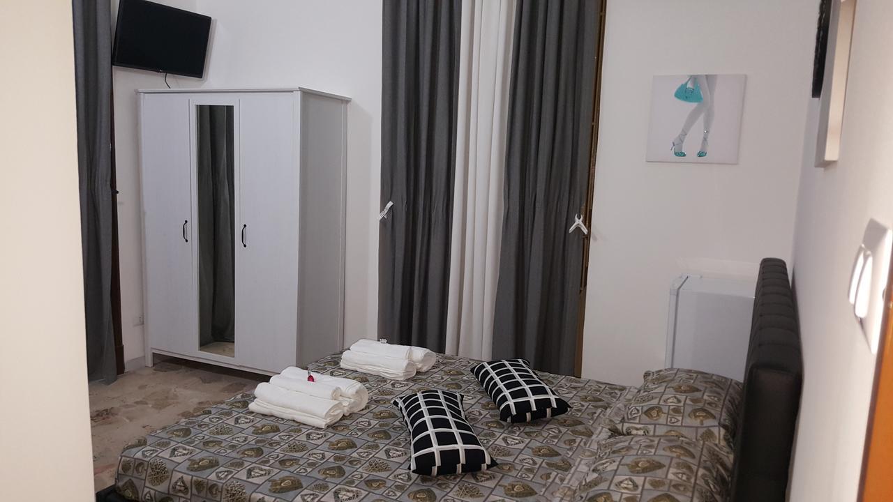 Exclusive House Center Apartman Catania-Fontanarossai nemzetközi repülőtér Kültér fotó