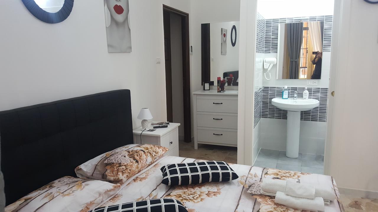 Exclusive House Center Apartman Catania-Fontanarossai nemzetközi repülőtér Kültér fotó