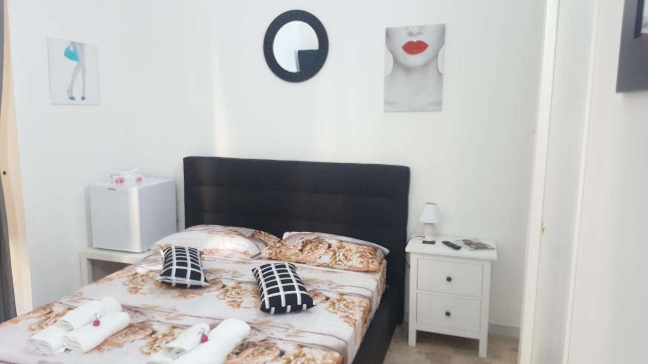 Exclusive House Center Apartman Catania-Fontanarossai nemzetközi repülőtér Kültér fotó