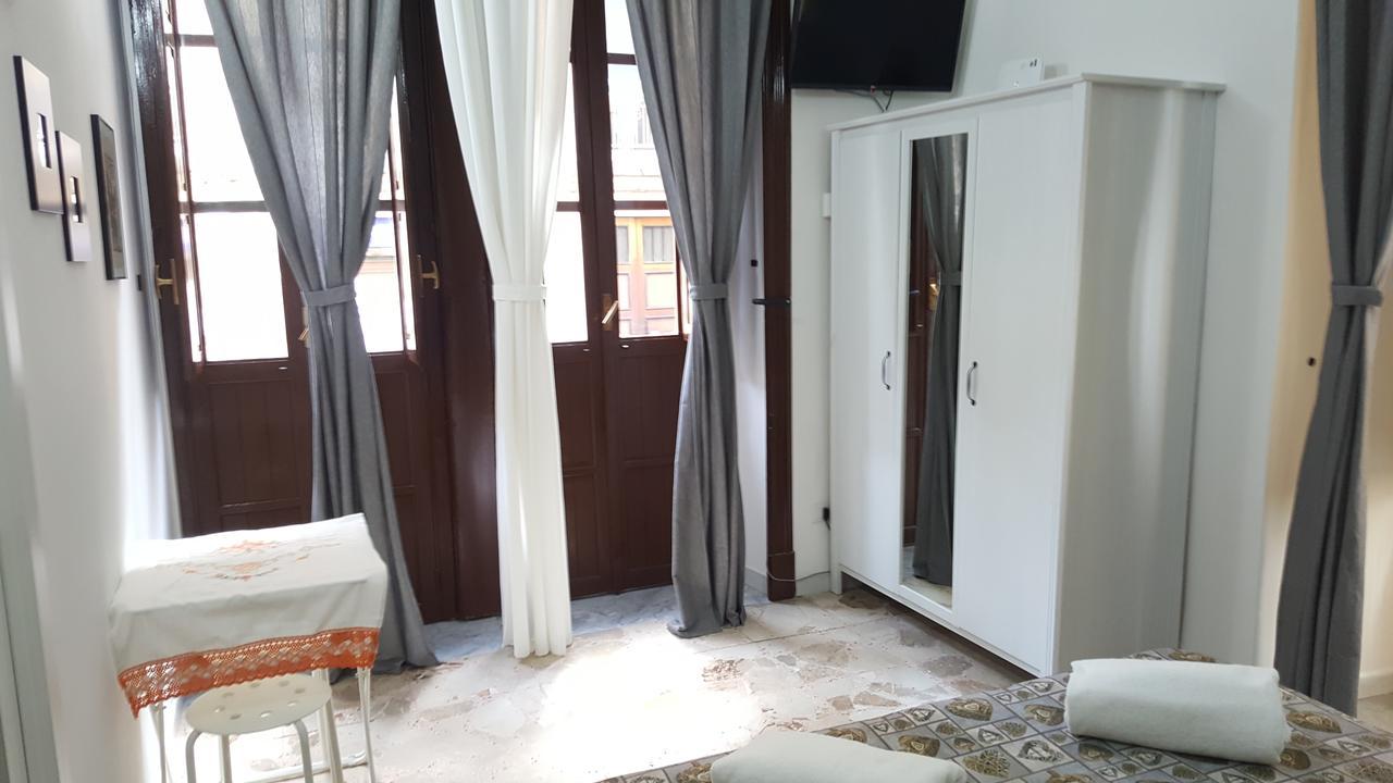 Exclusive House Center Apartman Catania-Fontanarossai nemzetközi repülőtér Kültér fotó