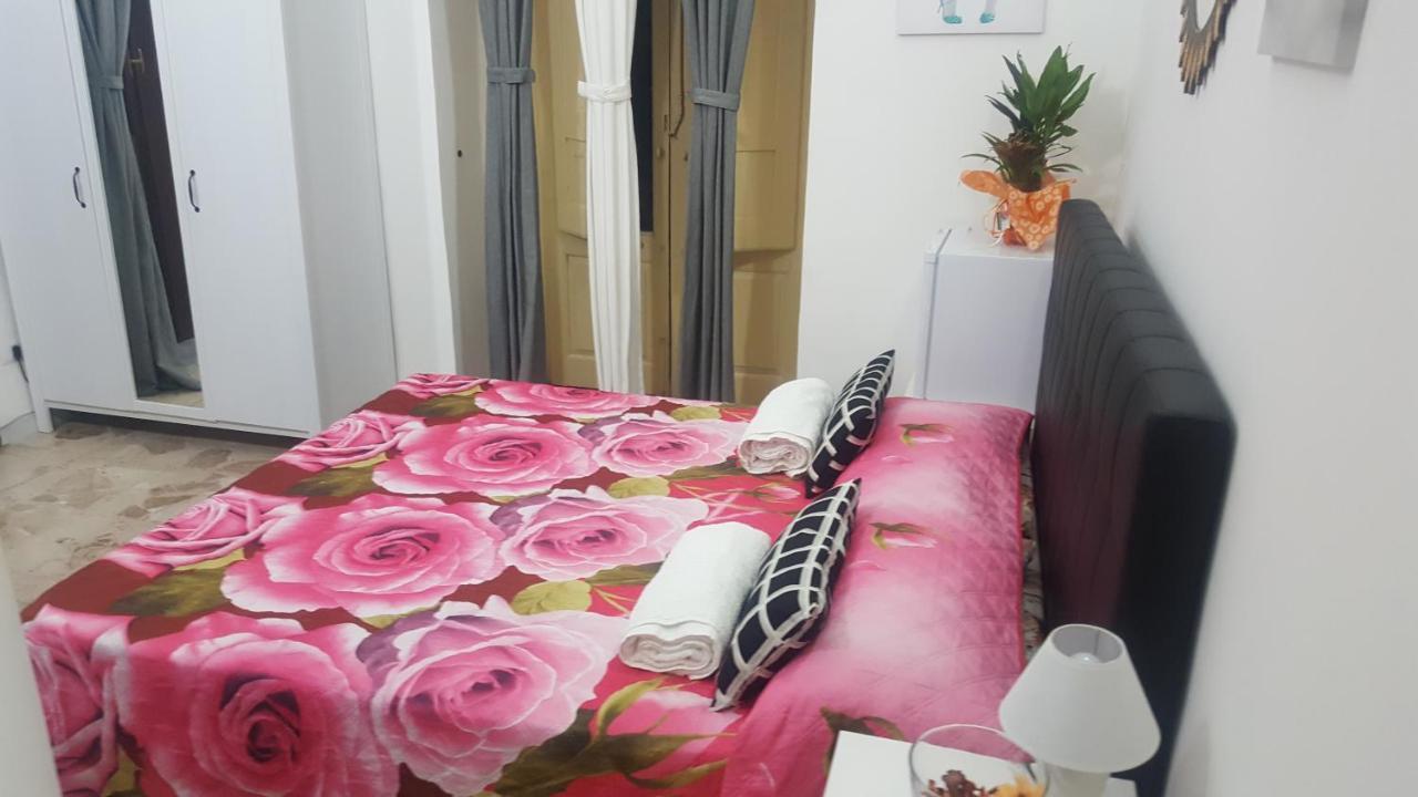 Exclusive House Center Apartman Catania-Fontanarossai nemzetközi repülőtér Kültér fotó