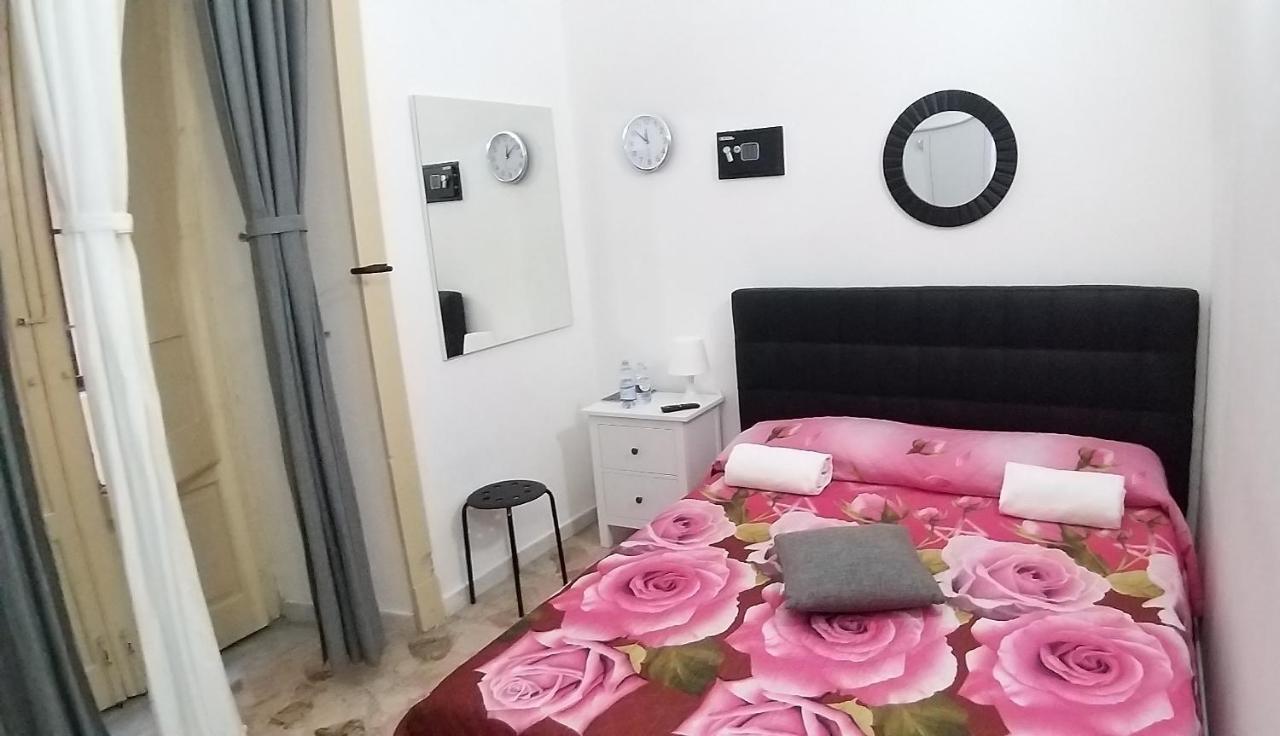 Exclusive House Center Apartman Catania-Fontanarossai nemzetközi repülőtér Kültér fotó