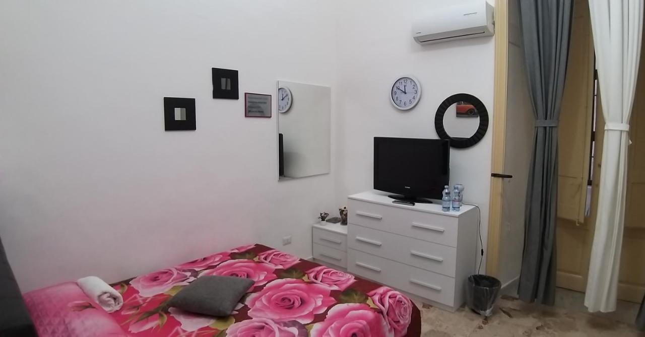 Exclusive House Center Apartman Catania-Fontanarossai nemzetközi repülőtér Kültér fotó